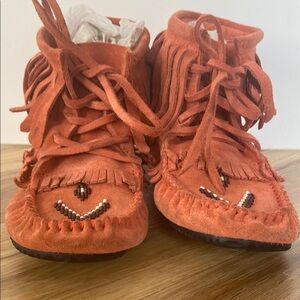 MANITOBAH MUKLUKS harvester suede moccasins size 8